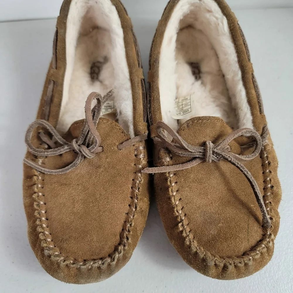 UGG Australia Unisex Dakota Chestnut Moccasin Slippers Shoes Size 1 SN 5296